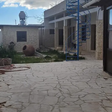 In Historic Village & Rooftop Sunset Views Σπίτι διακοπών *